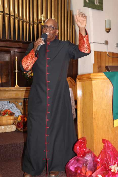 Pastor the Rev. Roger Jackson delivers sermon on "A Display of Thankfulness.”