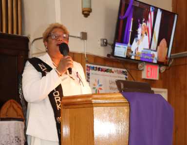 Heidi Thomas delivers sermon on "Women of God: Lighting Their Path."