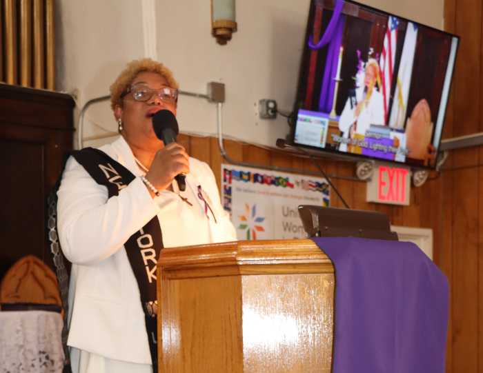 Heidi Thomas delivers sermon on "Women of God: Lighting Their Path."