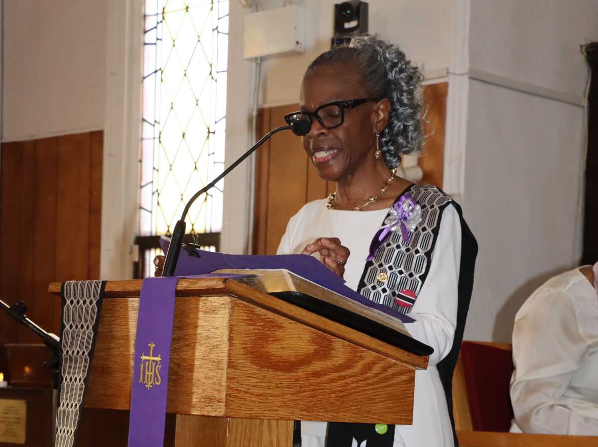 Marlene Ferguson addresses the congregation.