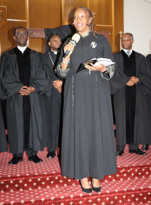 The Rev. Dr. Elizabeth Abel addresses congregants.