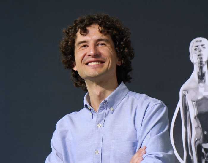 Headshot of Ernesto González Díaz, director of the 2024 film Concerto for Other Hands.